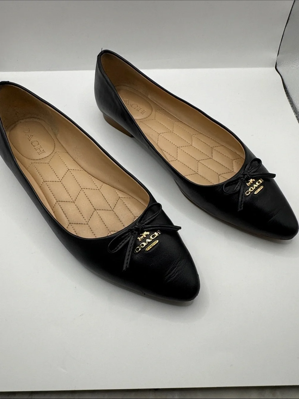 Coach Black Leather Pointed-Toe Bow Flats with Gold Logo Sz6.5